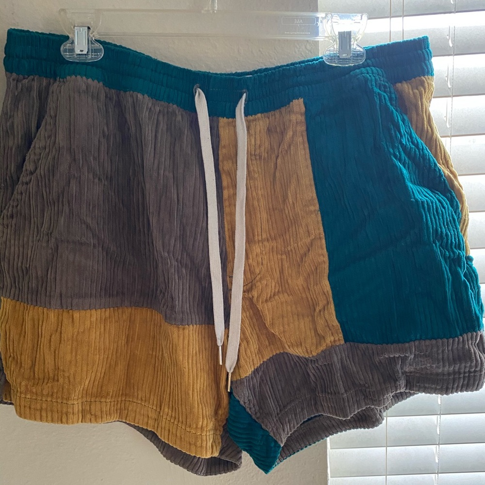 Color block corduroy shorts